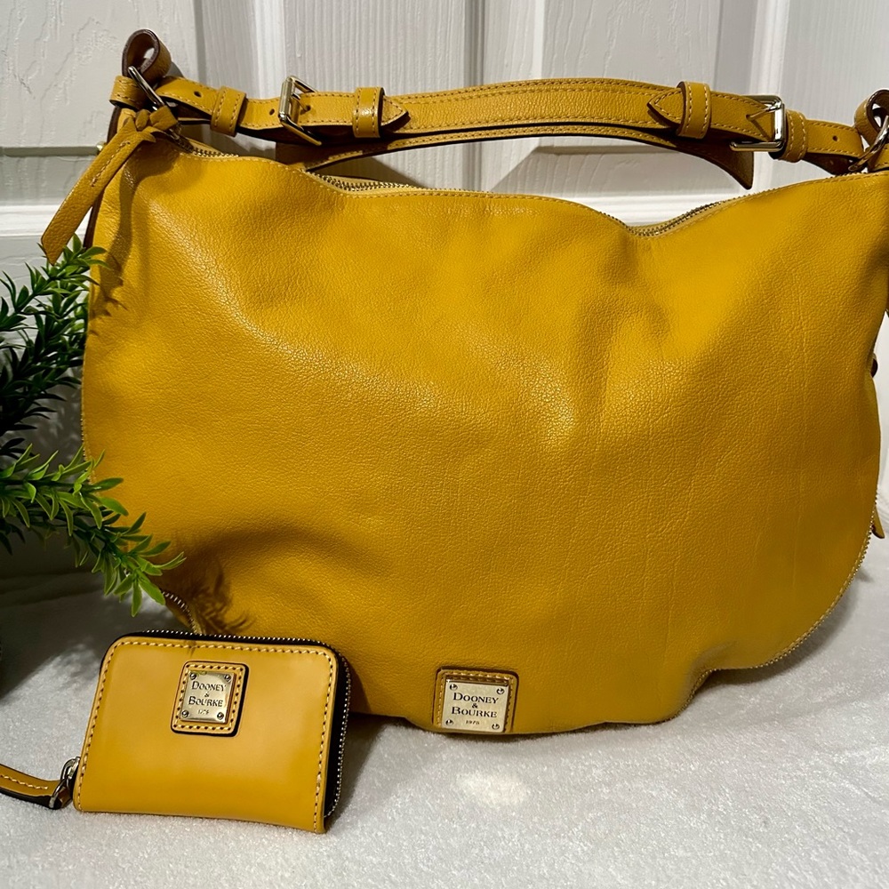 Dooney & Bourke Luna with card holder